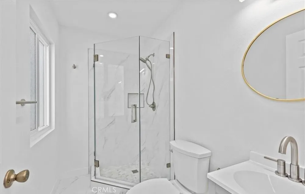 16 Georgetown #8 Irvine, CA 92612