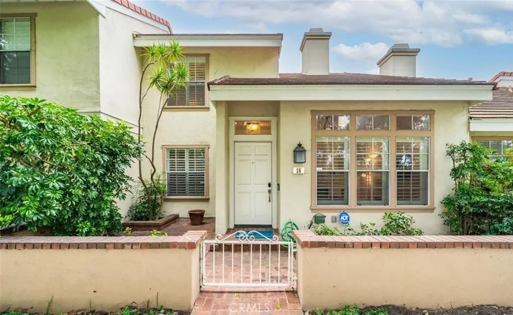 16 Georgetown #8 Irvine, CA 92612