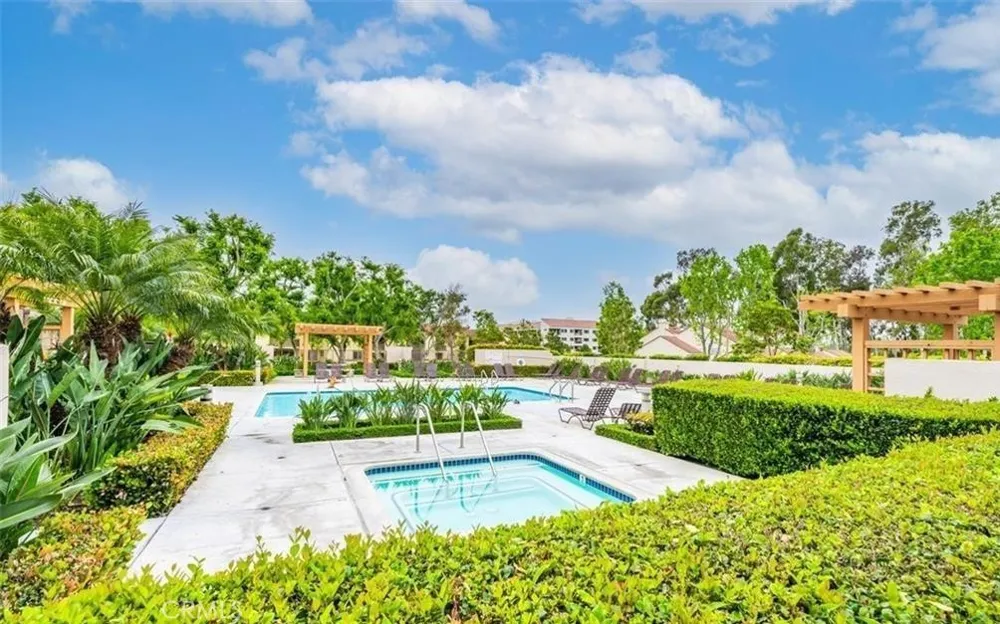 16 Georgetown #8 Irvine, CA 92612