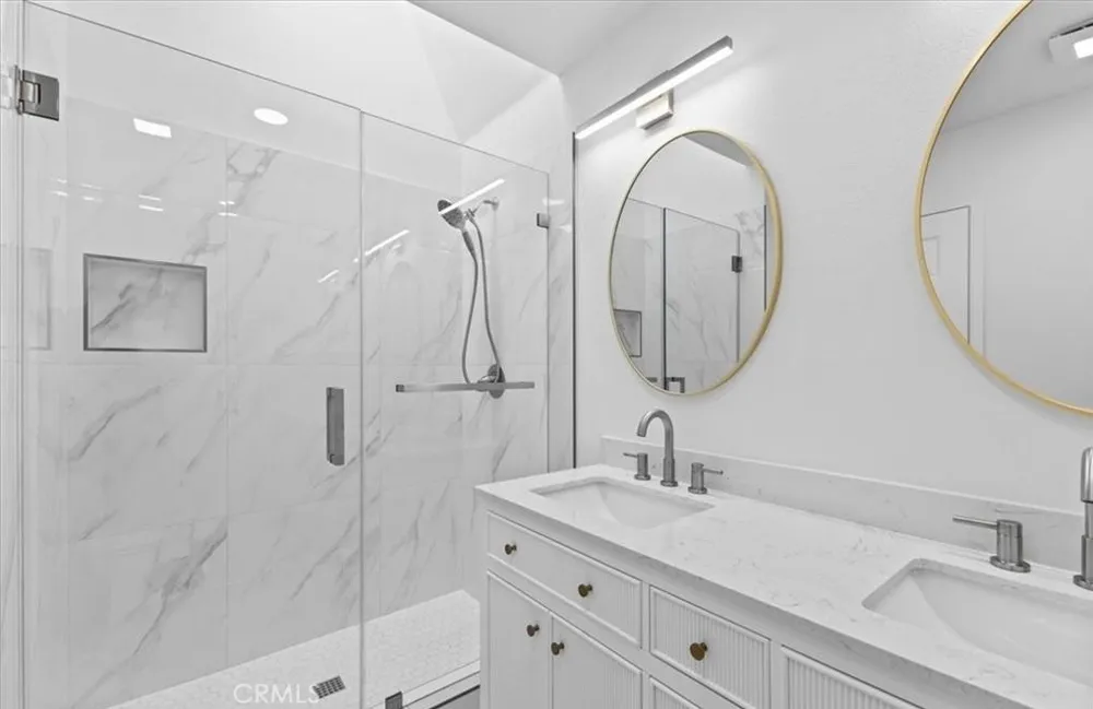 16 Georgetown #8 Irvine, CA 92612