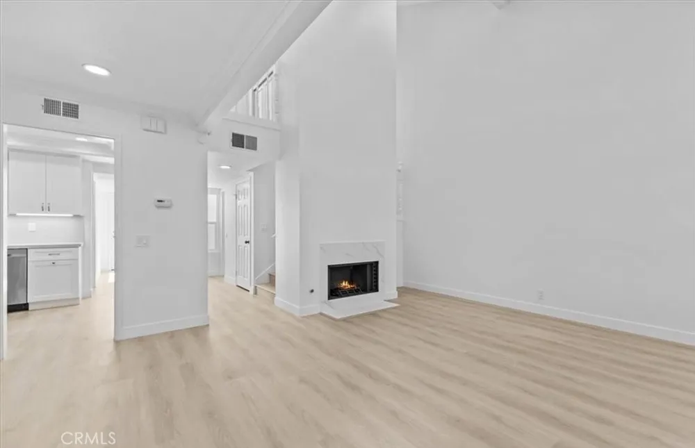 16 Georgetown #8 Irvine, CA 92612