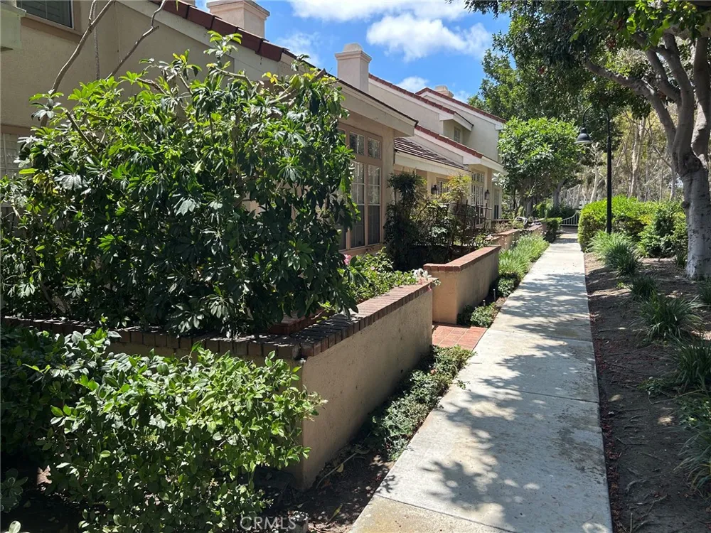 16 Georgetown #8 Irvine, CA 92612