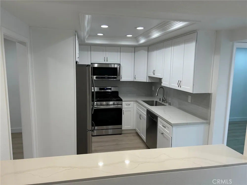 16 Georgetown #8 Irvine, CA 92612