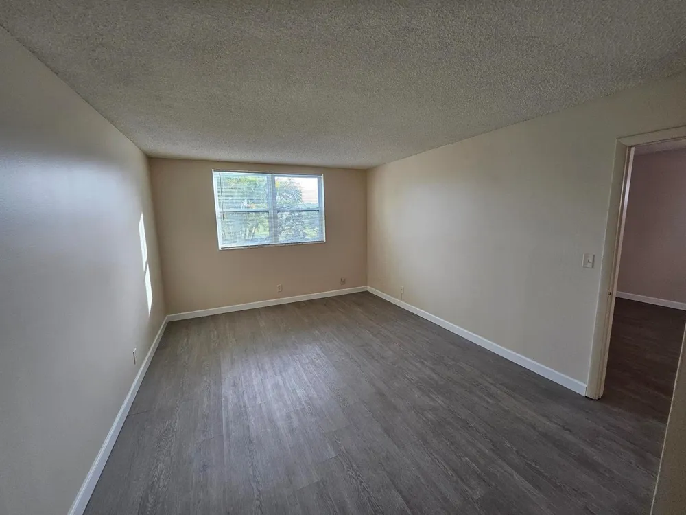 2900 NW 46TH AVENUE #105 Lauderdale Lakes, FL 33313