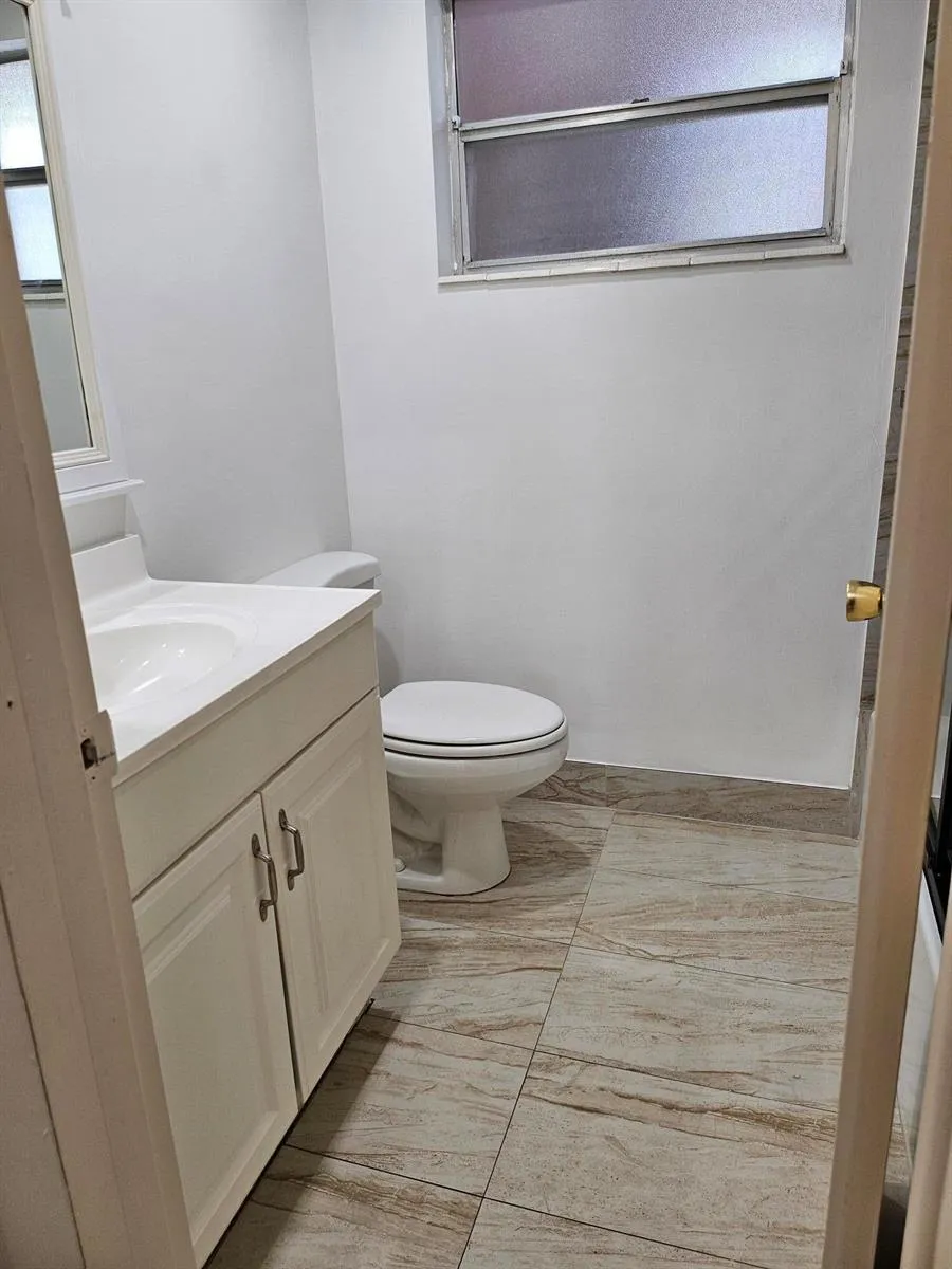 2900 NW 46TH AVENUE #105 Lauderdale Lakes, FL 33313