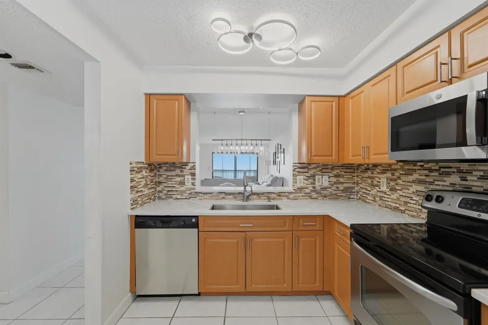 6093 POINTE REGAL CIRCLE #209 Delray Beach, FL 33484