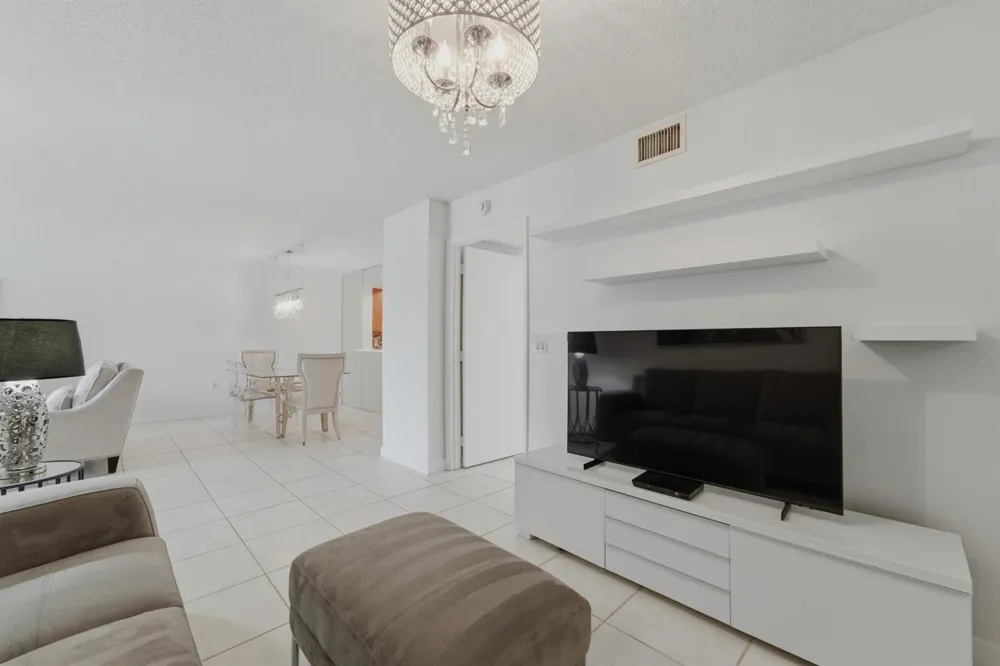 6093 POINTE REGAL CIRCLE #209 Delray Beach, FL 33484