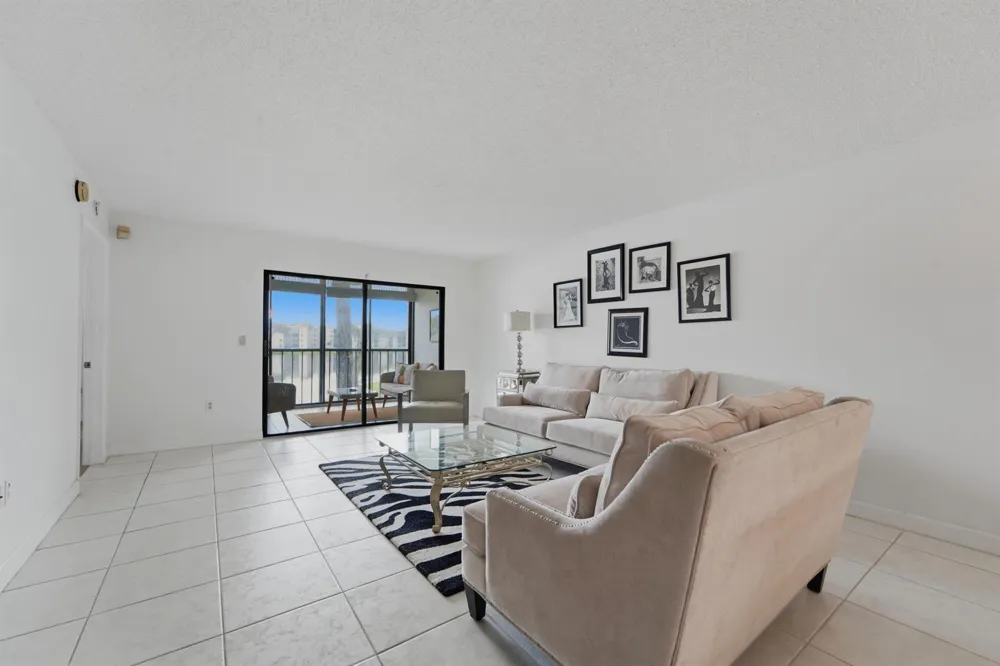 6093 POINTE REGAL CIRCLE #209 Delray Beach, FL 33484