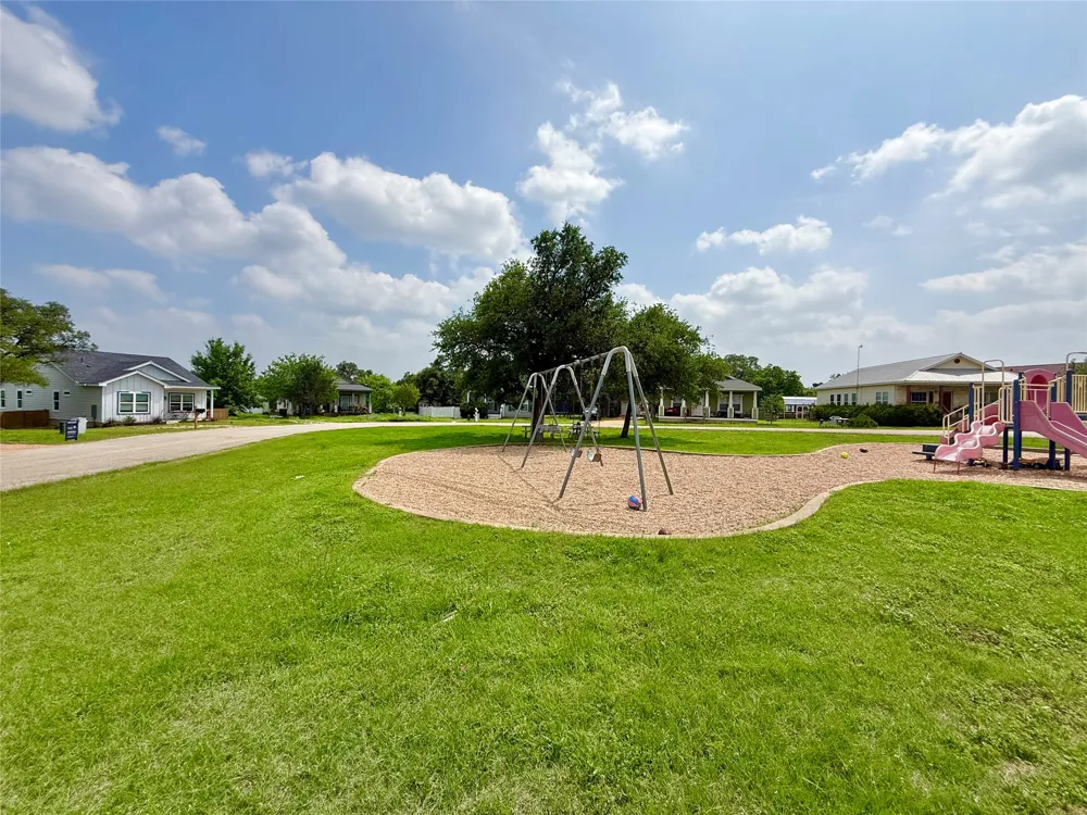 289 Heatherwood Drive Driftwood, TX 78619