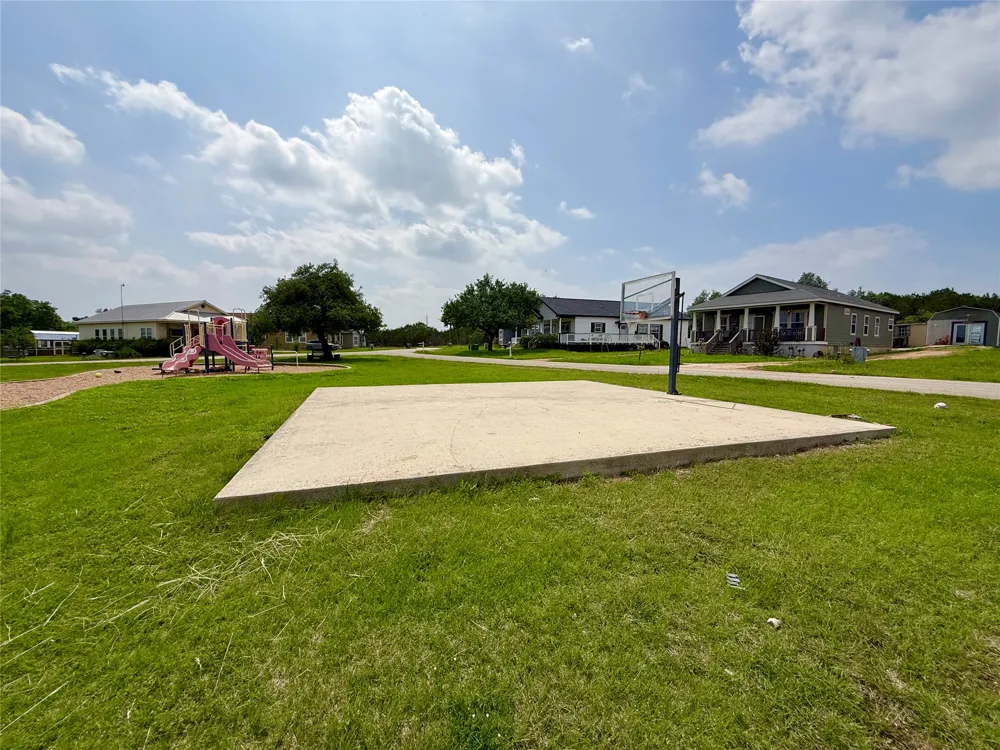 289 Heatherwood Drive Driftwood, TX 78619