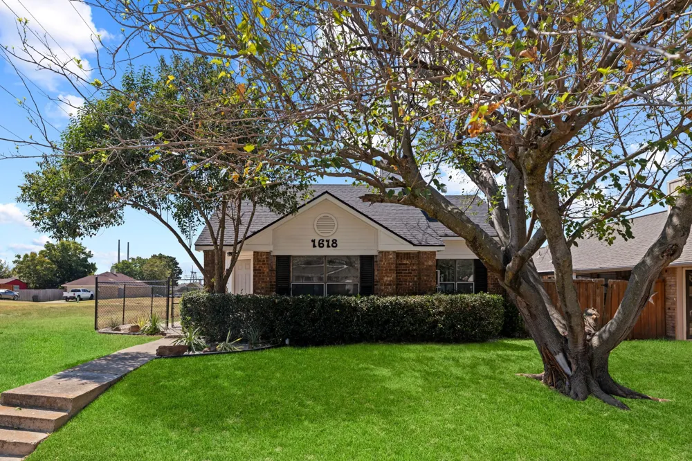 1618 Windmill Lane Mesquite, TX 75149