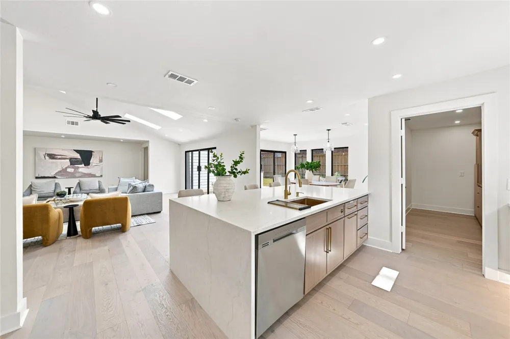 16212 Spring Creek Road Dallas, TX 75248