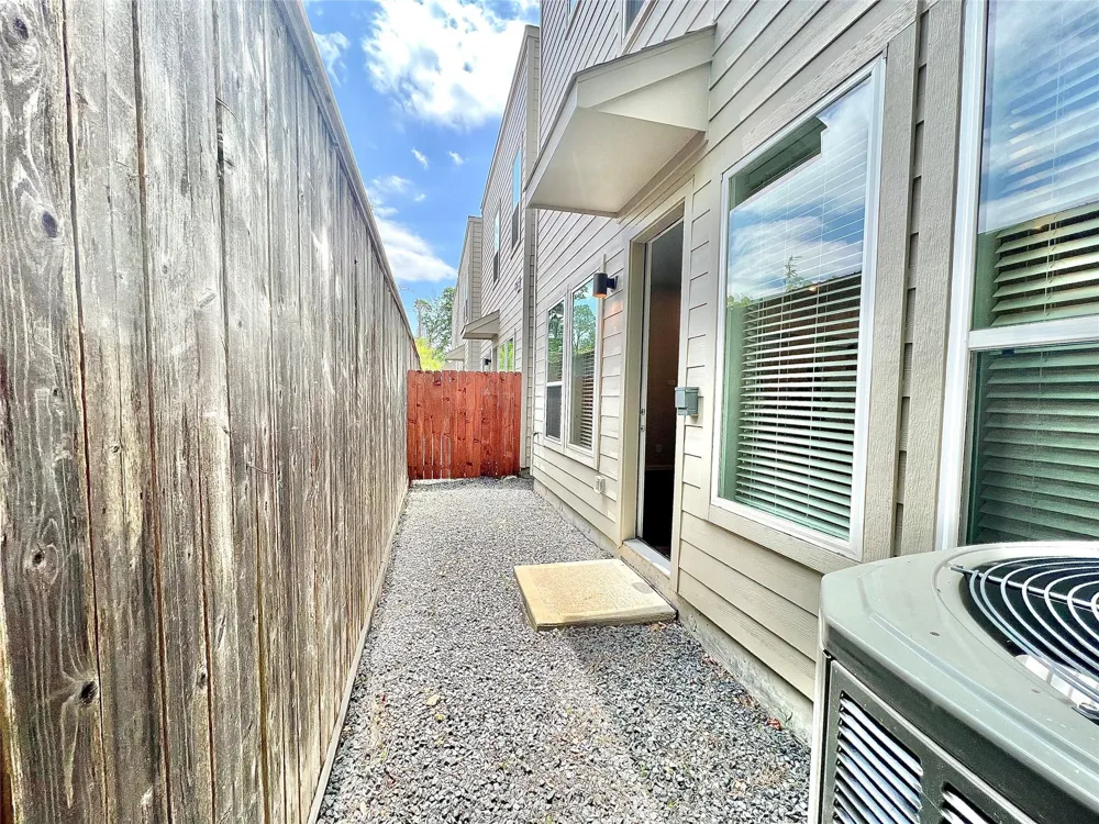 608 Thornton Oaks Lane Houston, TX 77018