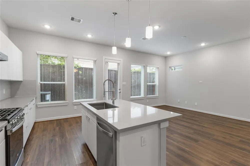 608 Thornton Oaks Lane Houston, TX 77018