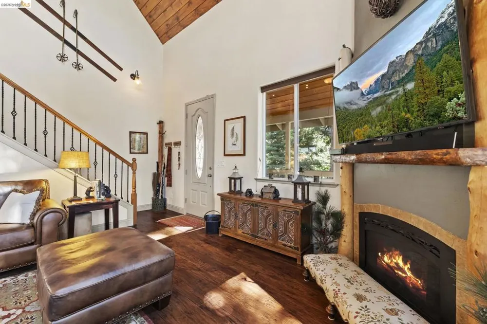 24822 Quartz Ave Mi Wuk Village, CA 95346