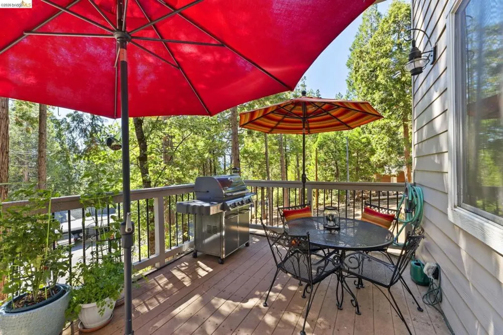 24822 Quartz Ave Mi Wuk Village, CA 95346