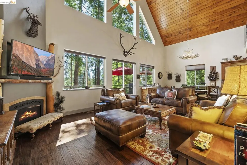 24822 Quartz Ave Mi Wuk Village, CA 95346