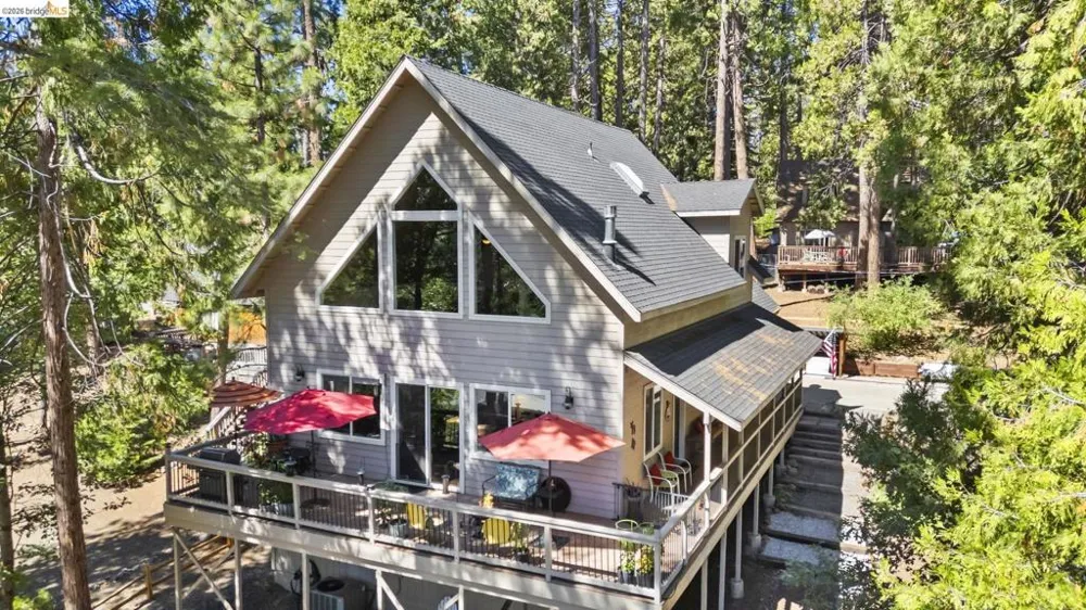 24822 Quartz Ave Mi Wuk Village, CA 95346