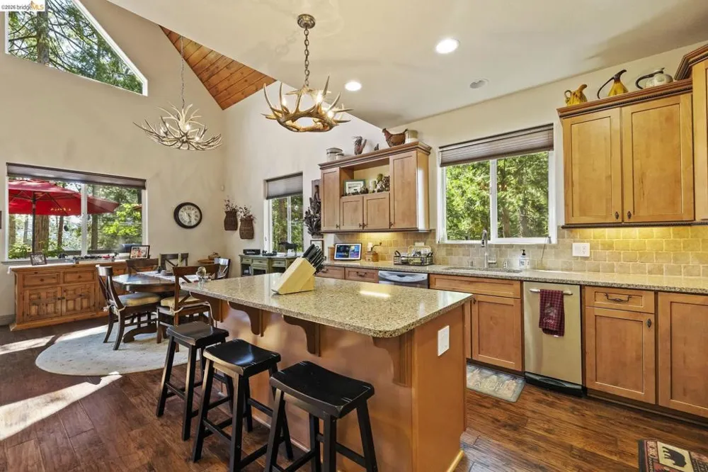 24822 Quartz Ave Mi Wuk Village, CA 95346
