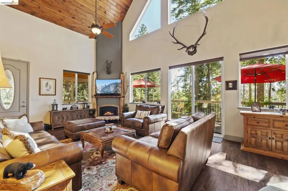 24822 Quartz Ave Mi Wuk Village, CA 95346
