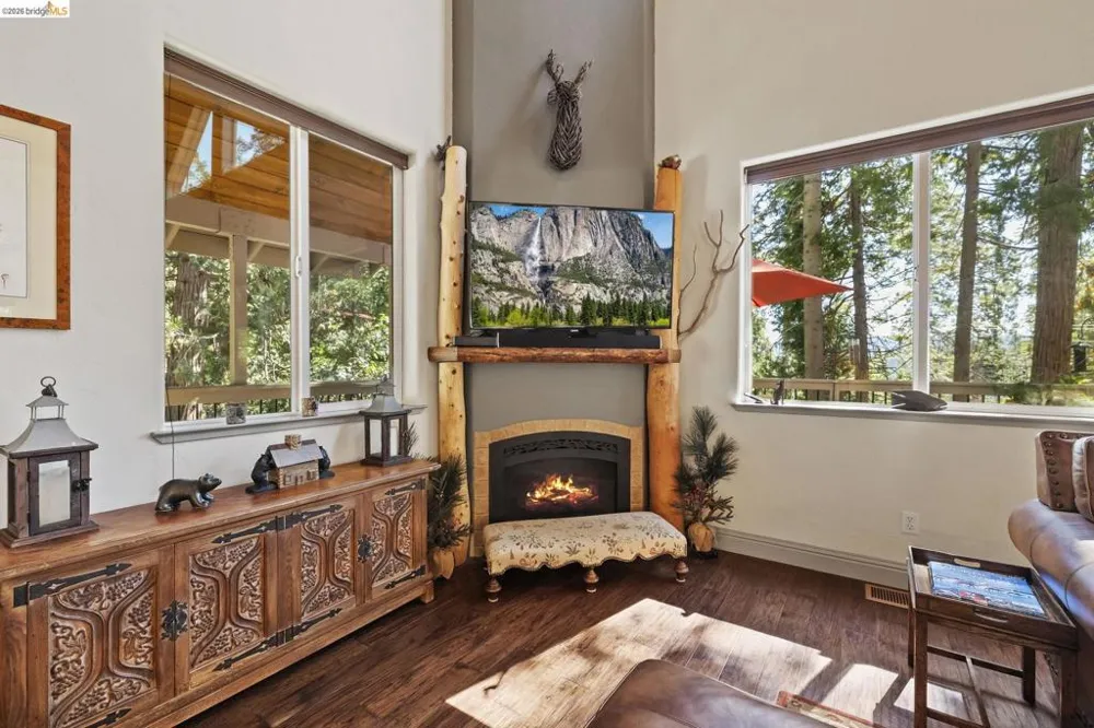 24822 Quartz Ave Mi Wuk Village, CA 95346