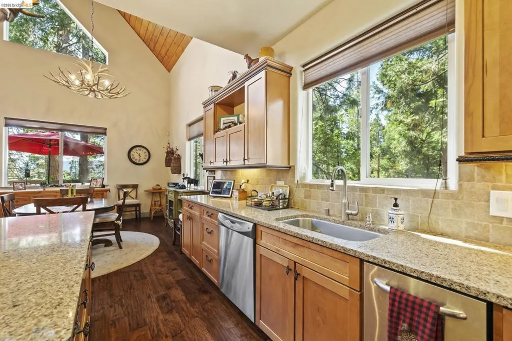 24822 Quartz Ave Mi Wuk Village, CA 95346