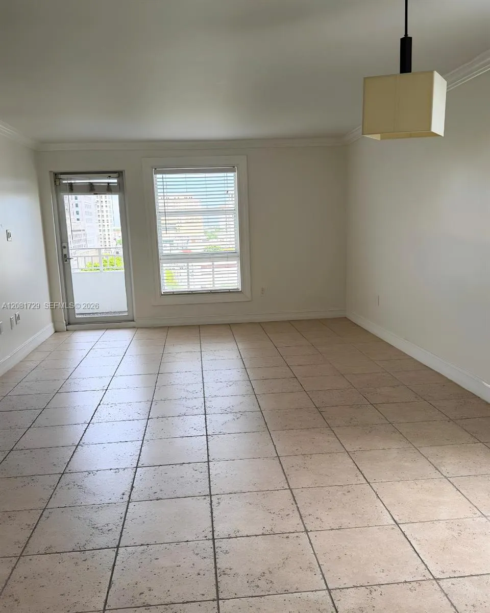 2351 Douglas Rd #1009 Miami, FL 33145
