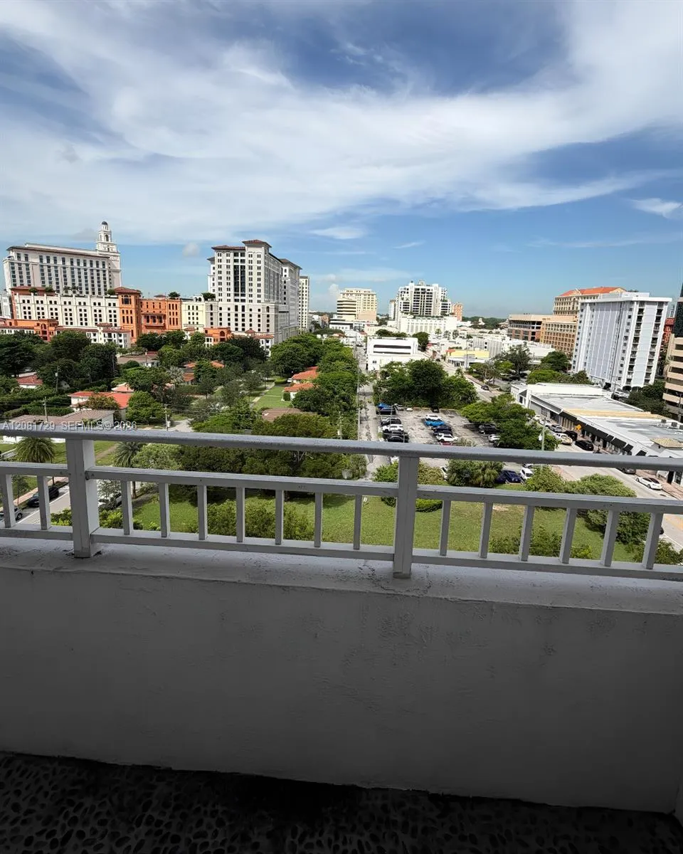 2351 Douglas Rd #1009 Miami, FL 33145