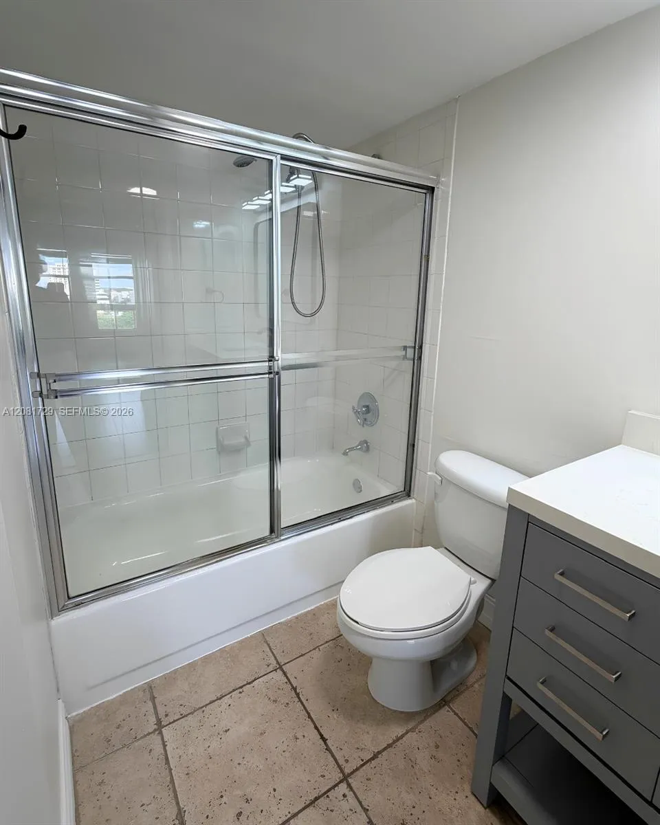 2351 Douglas Rd #1009 Miami, FL 33145