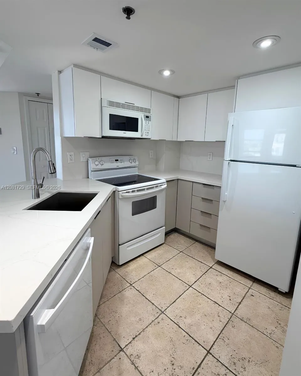 2351 Douglas Rd #1009 Miami, FL 33145