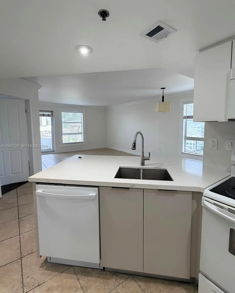 2351 Douglas Rd #1009 Miami, FL 33145