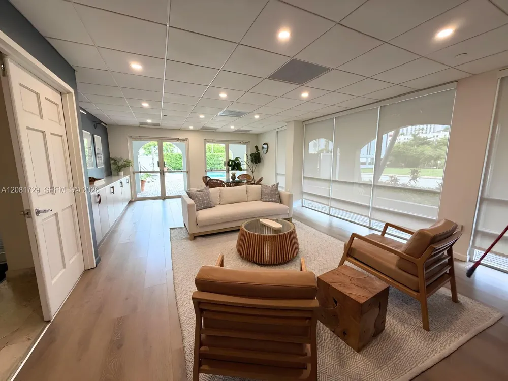 2351 Douglas Rd #1009 Miami, FL 33145