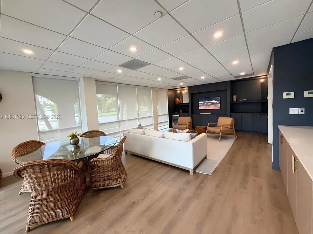 2351 Douglas Rd #1009 Miami, FL 33145