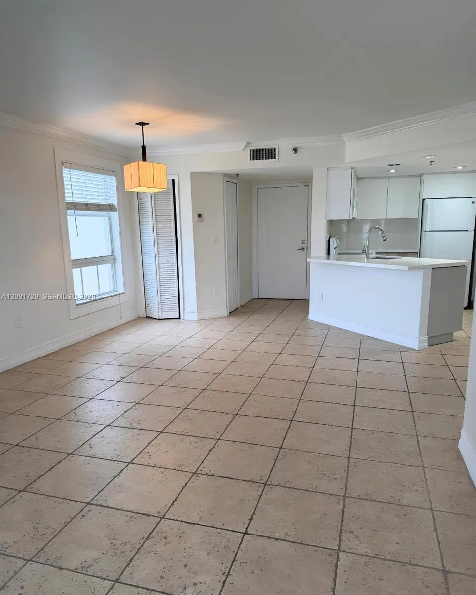 2351 Douglas Rd #1009 Miami, FL 33145