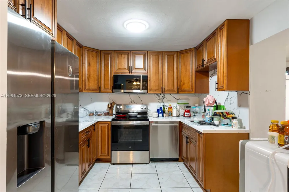 985 SE 2nd Pl Hialeah, FL 33010