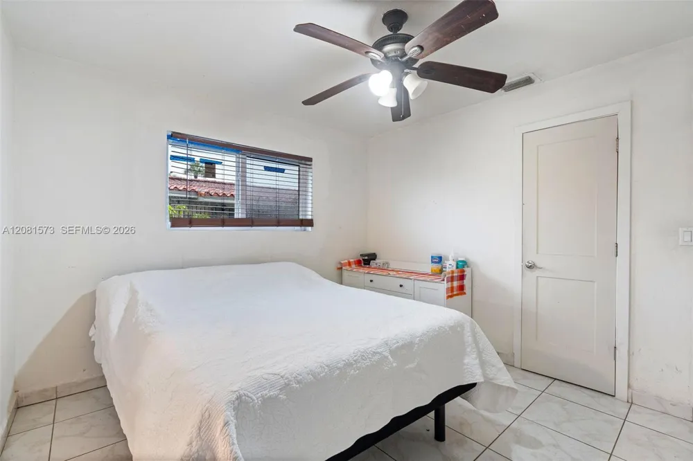 985 SE 2nd Pl Hialeah, FL 33010