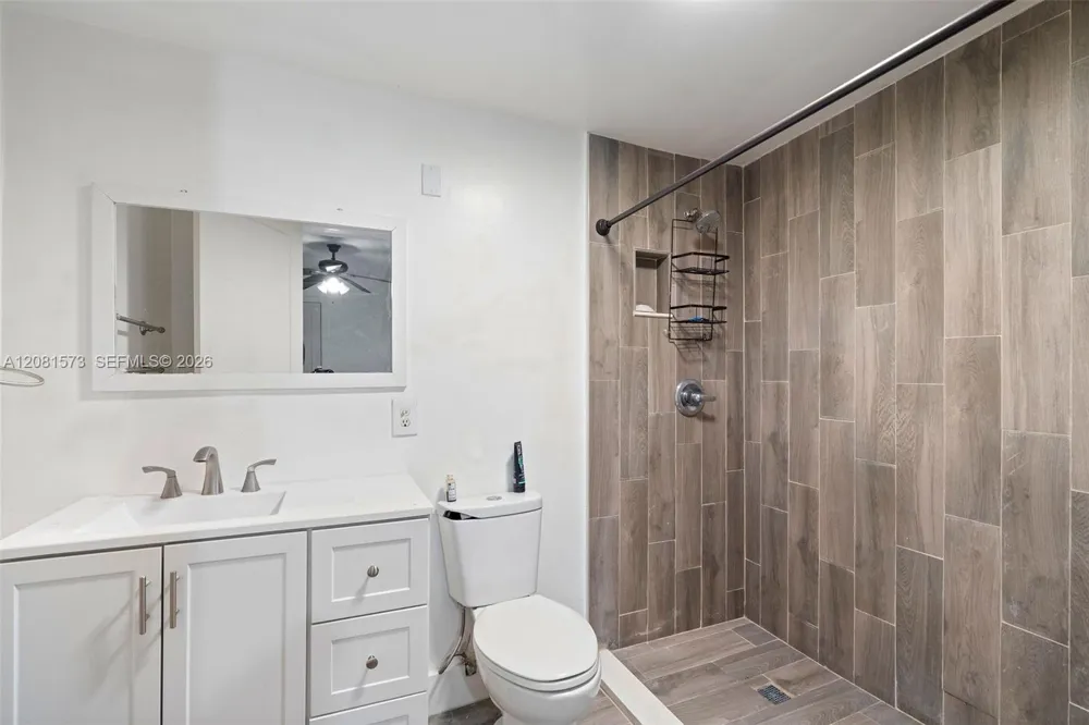 985 SE 2nd Pl Hialeah, FL 33010