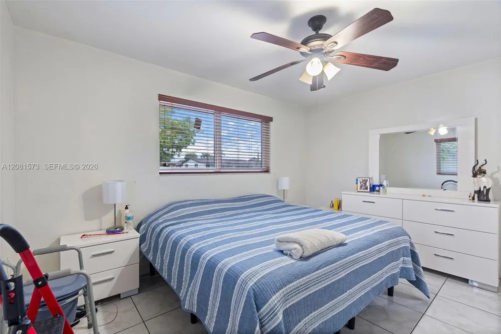 985 SE 2nd Pl Hialeah, FL 33010