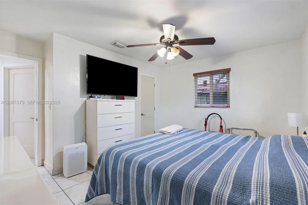 985 SE 2nd Pl Hialeah, FL 33010