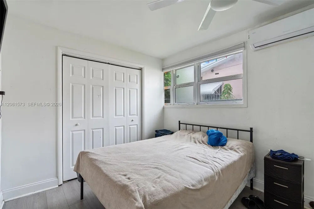 985 SE 2nd Pl Hialeah, FL 33010