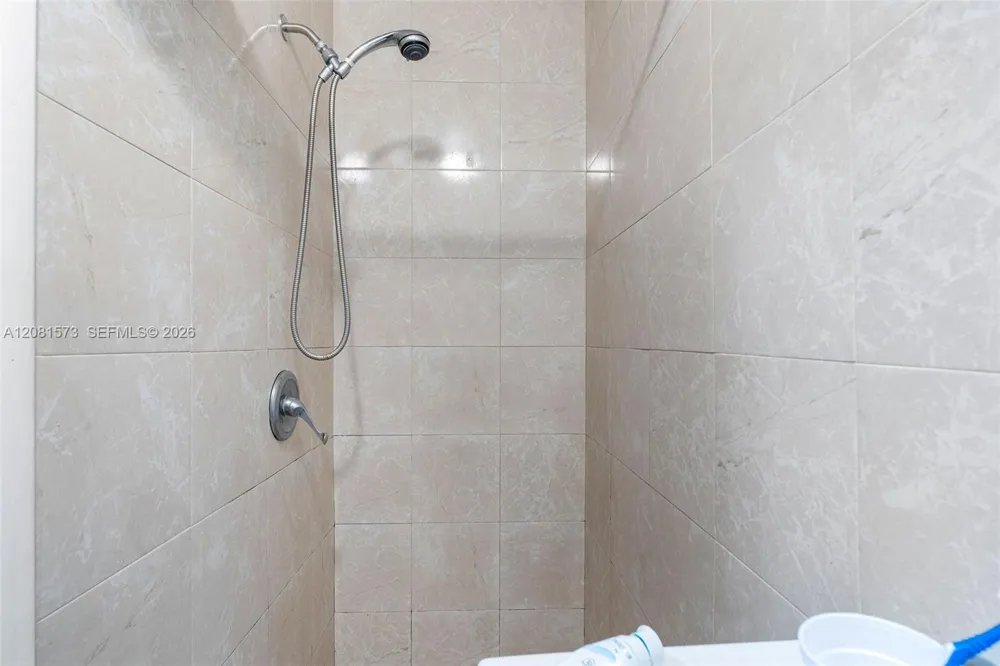 985 SE 2nd Pl Hialeah, FL 33010
