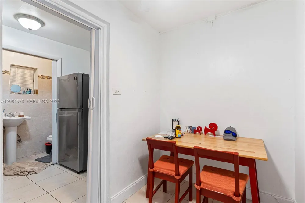 985 SE 2nd Pl Hialeah, FL 33010