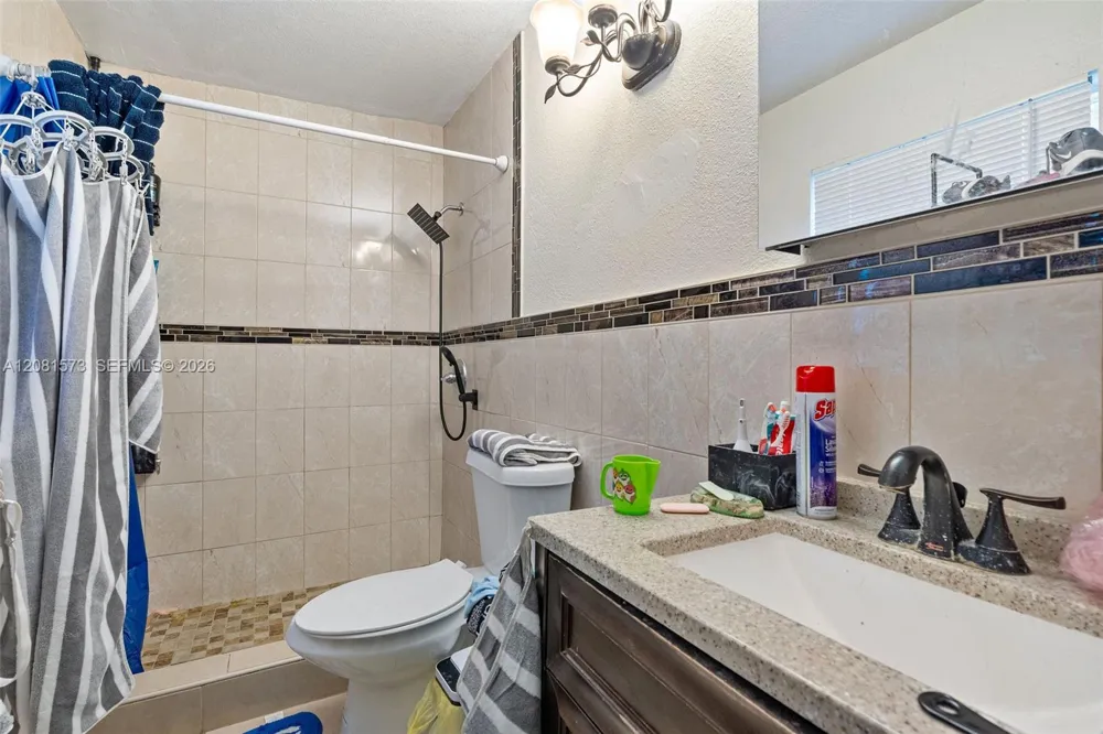 985 SE 2nd Pl Hialeah, FL 33010