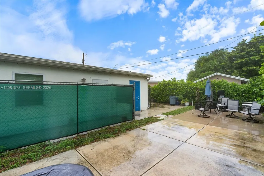 985 SE 2nd Pl Hialeah, FL 33010