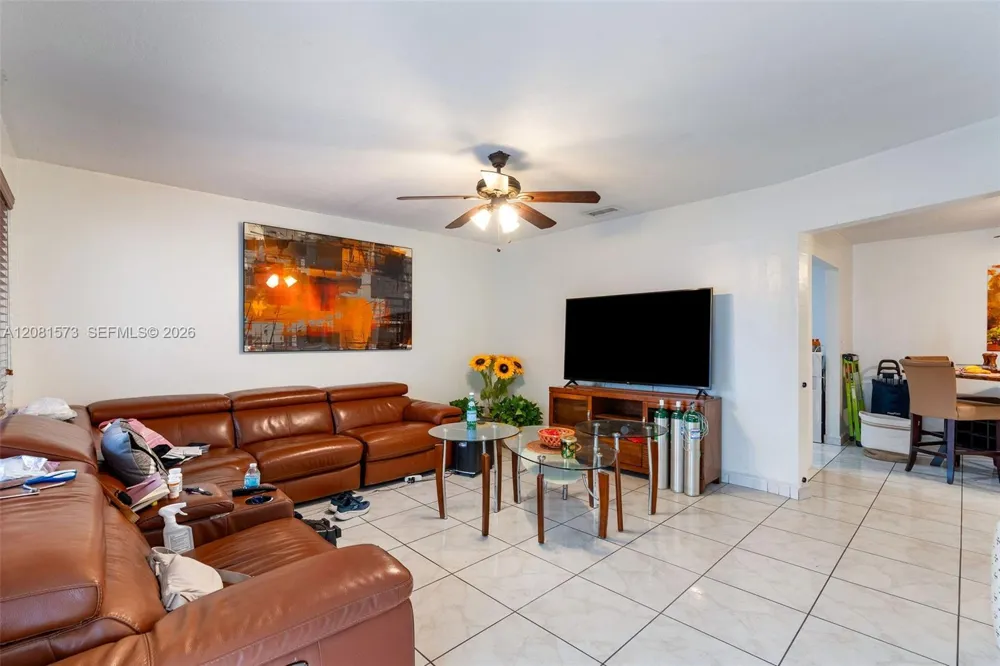 985 SE 2nd Pl Hialeah, FL 33010