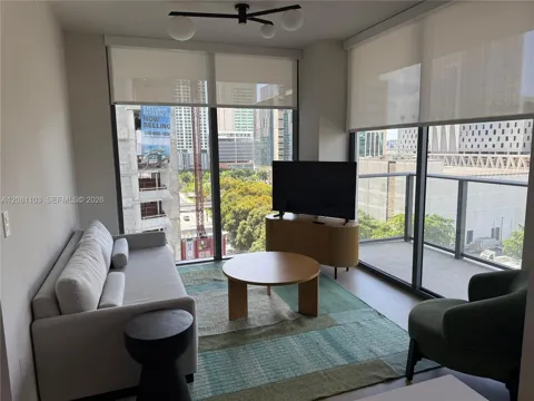 11 NE 6th St #801