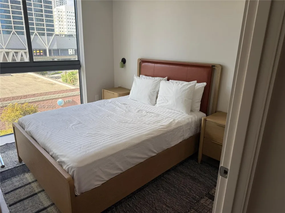 11 NE 6th St #801 Miami, FL 33132