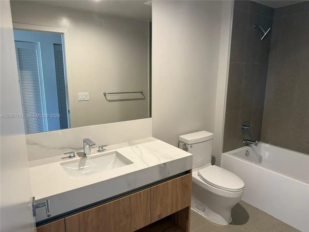 11 NE 6th St #801 Miami, FL 33132