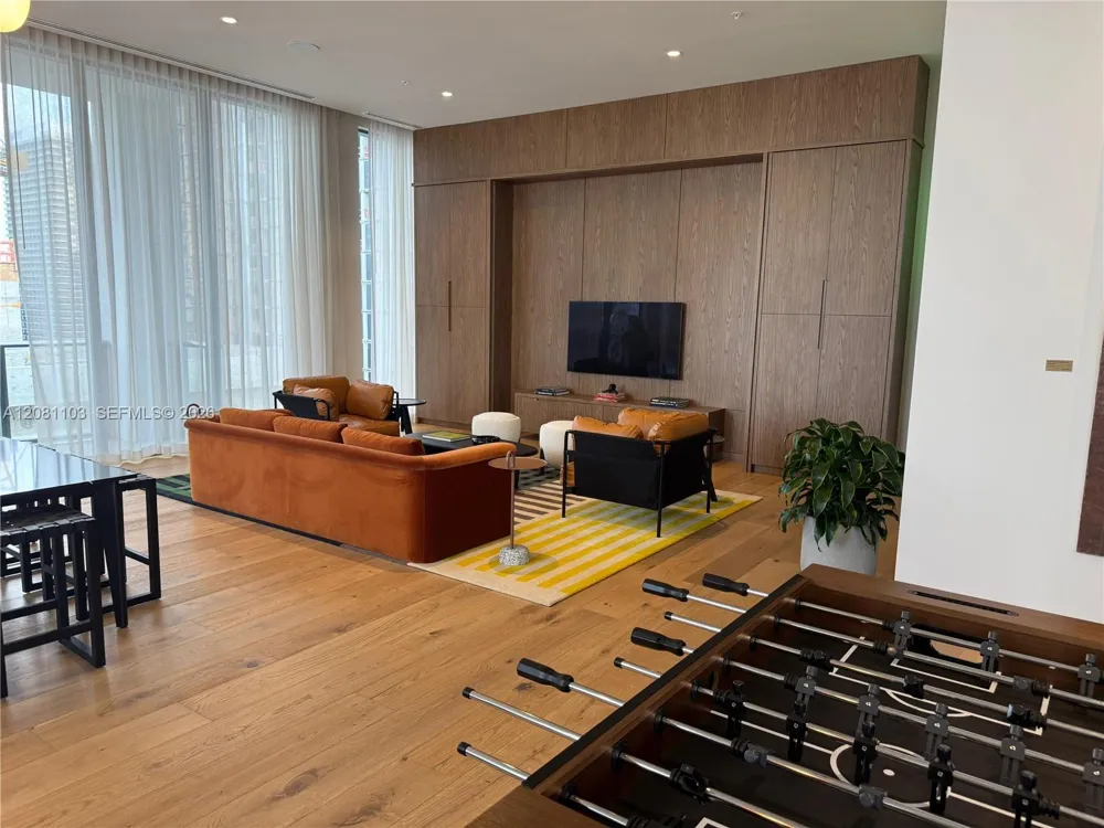 11 NE 6th St #801 Miami, FL 33132