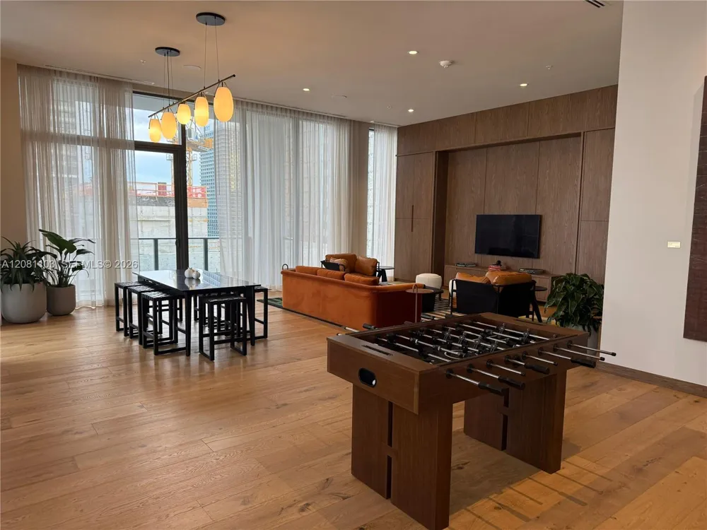 11 NE 6th St #801 Miami, FL 33132
